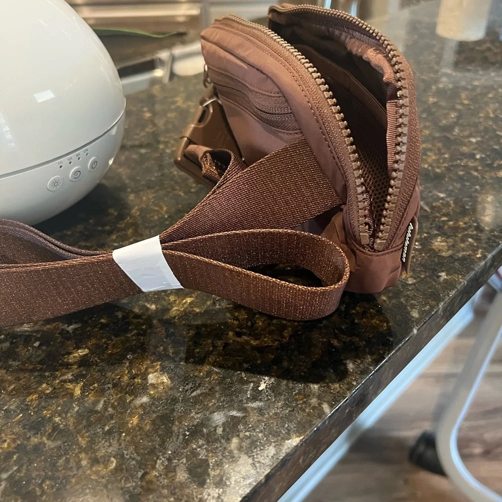 Brand New LuLuLemon Java Everywhere Belt Bag - Picture 5 of 8